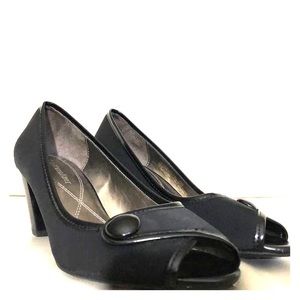 Naturalizer heels size 7.5